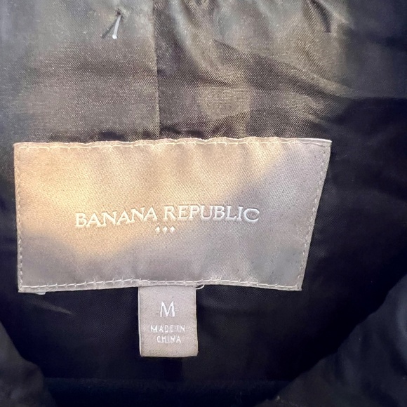 Banana Republic Women's Puffer Vest - Picture 10 of 10